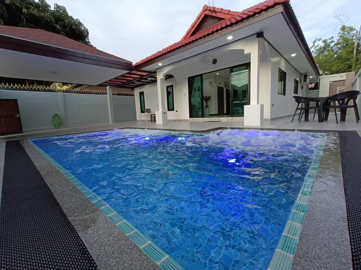 Private Pool Villa With Jacuzzi At Royal Park Village - Walk To The Beach - 6 People - Max 3 Males (Adults Only) Pantai Jomtien Bagian luar foto