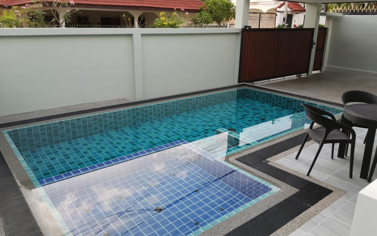 Private Pool Villa With Jacuzzi At Royal Park Village - Walk To The Beach - 6 People - Max 3 Males (Adults Only) Pantai Jomtien Bagian luar foto